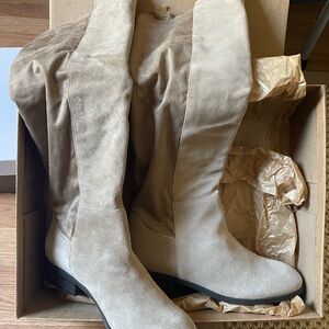 Genuine Suede Knee-High wide calf tan boots Sz8 Brand New in box